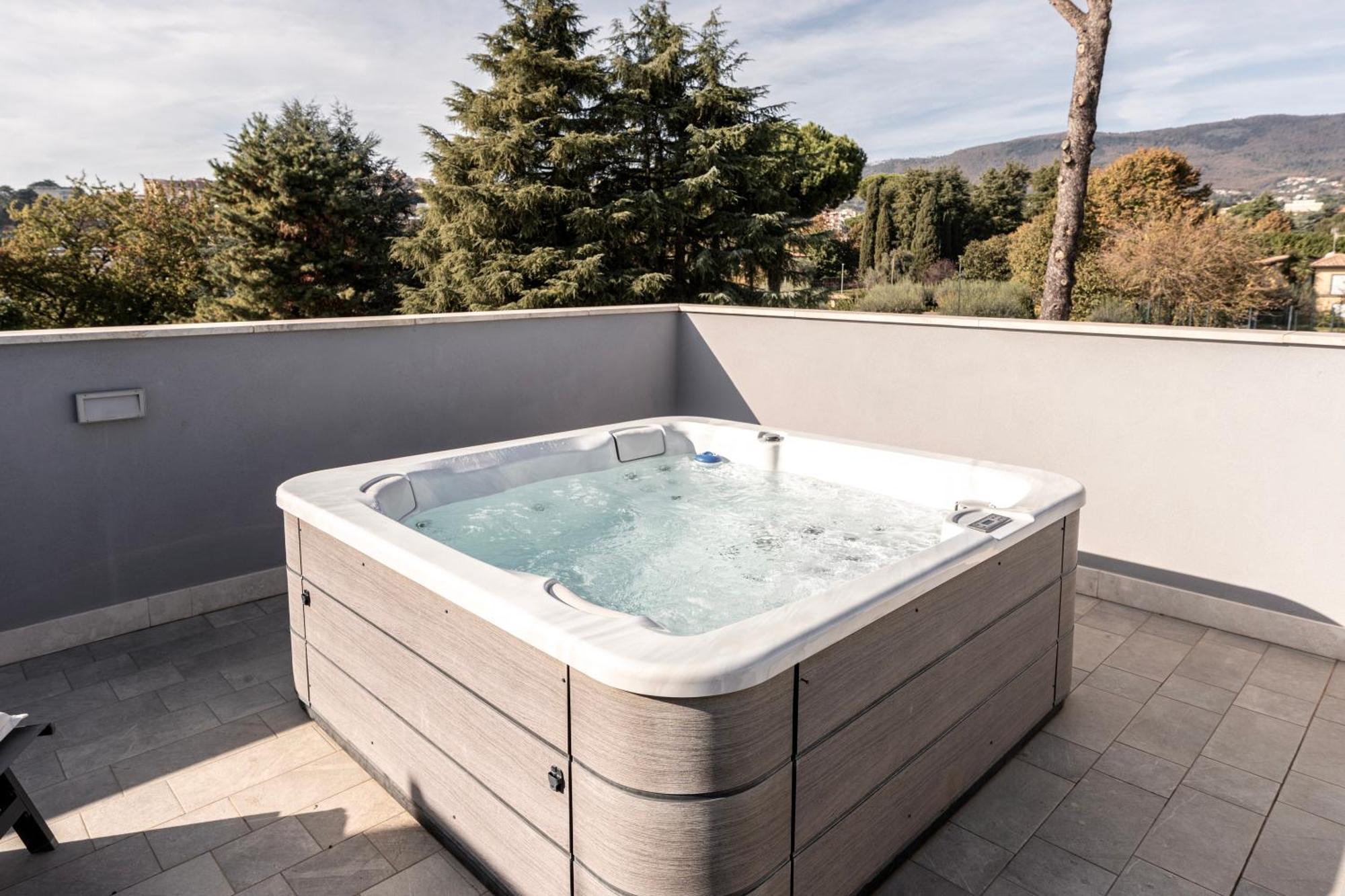 Luxury - Jacuzzi Apartments Near Rome Velletri Esterno foto
